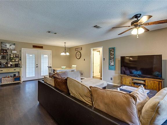4th image of 2213 Highcrest Dr