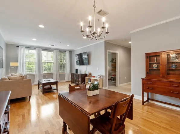 1 Harvest Dr #108, North Andover, MA 01845