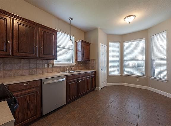 5th image of 10420 Trevino Ln