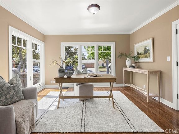 5th image of 229 W Brookdale Pl
