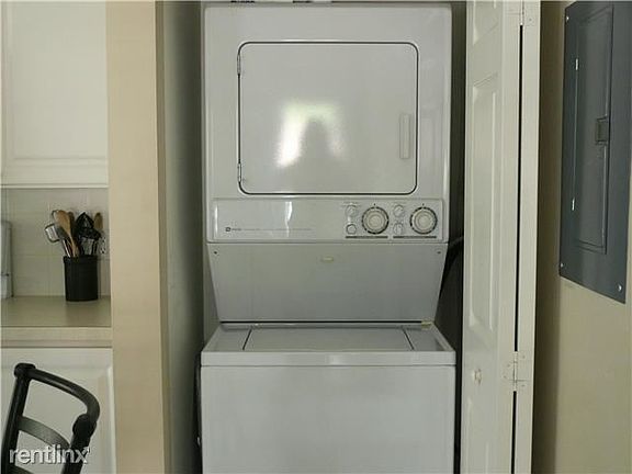 laundry room in Kitchen