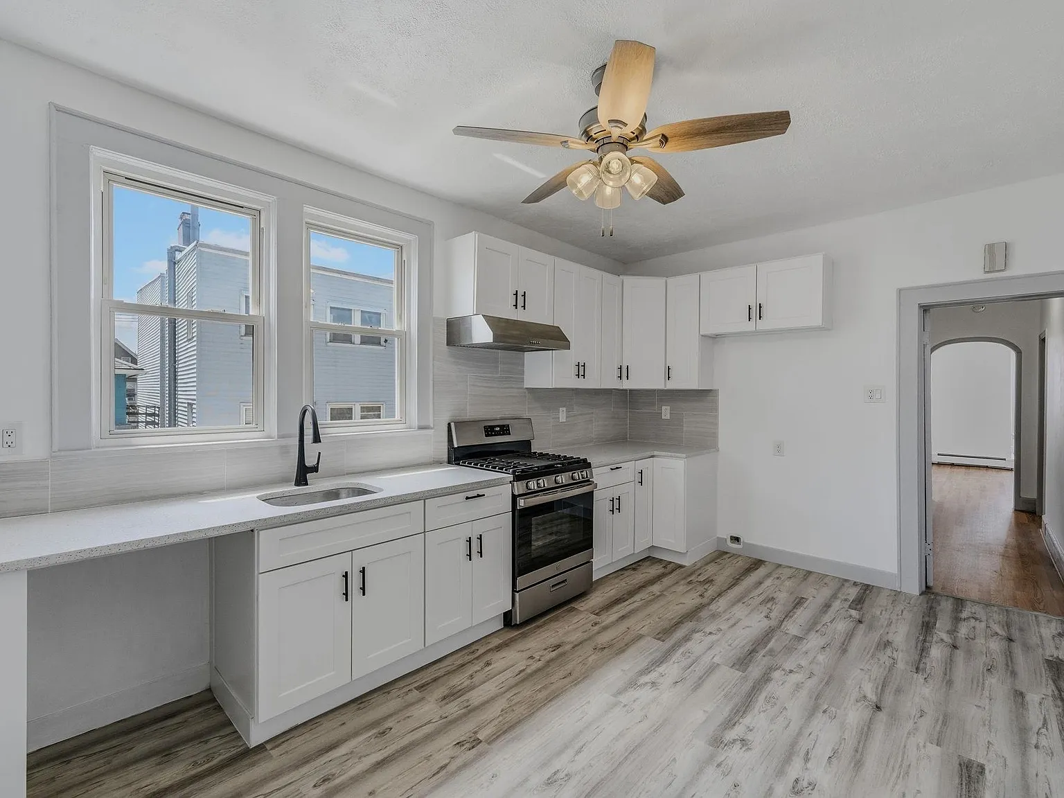 2 bed, 1.0 bath, 900 sqft, $2,300 — Photo 4