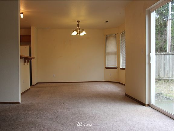 3rd image of 10428 48th Dr NE