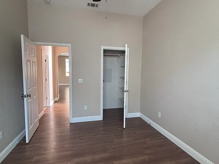2096 Oleander Ave — Photo 4