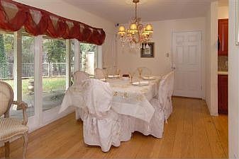 Dining room :: 3405 Fernwood St