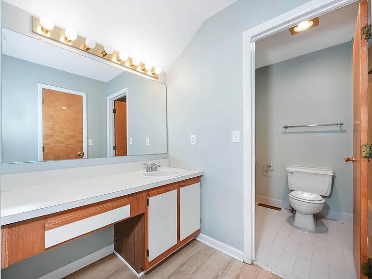 8 Foxtail Ct — Photo 24