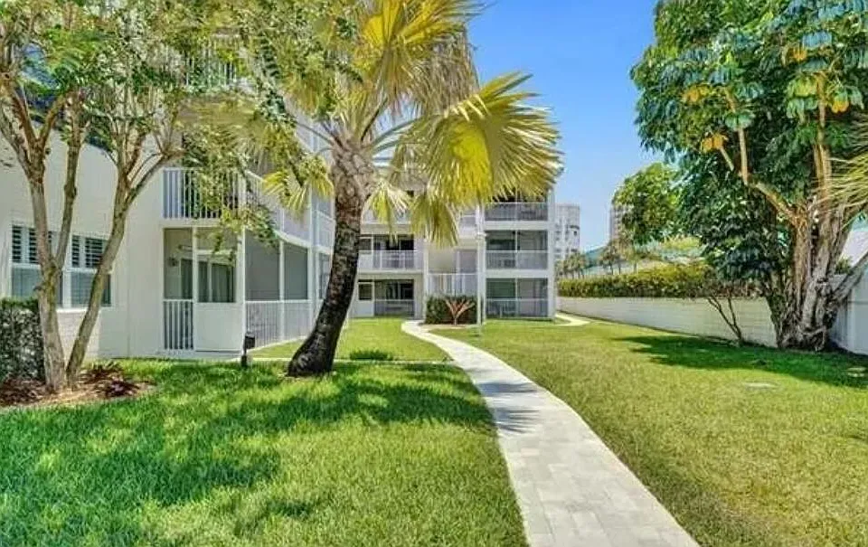 1439 Ocean #209