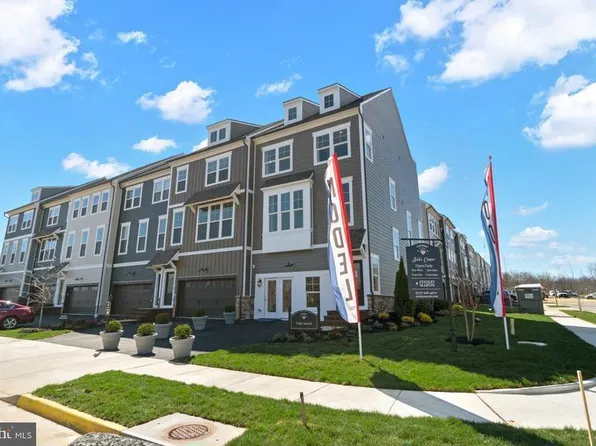 17996 Woods Overlook Dr, Dumfries, VA 22026