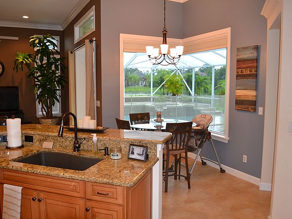 Seamless bay window