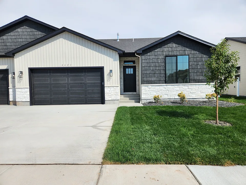 4621 Legacy Village Ln
