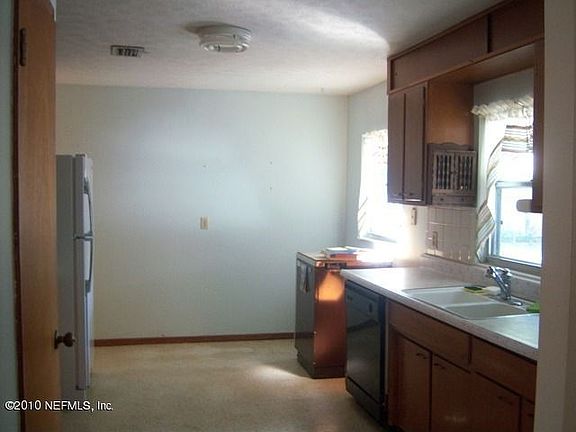 5th image of 2422 Burlingame Dr W