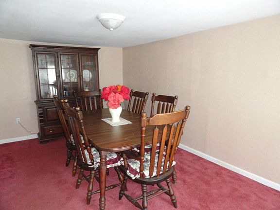 5th image of 126 Holly Ave