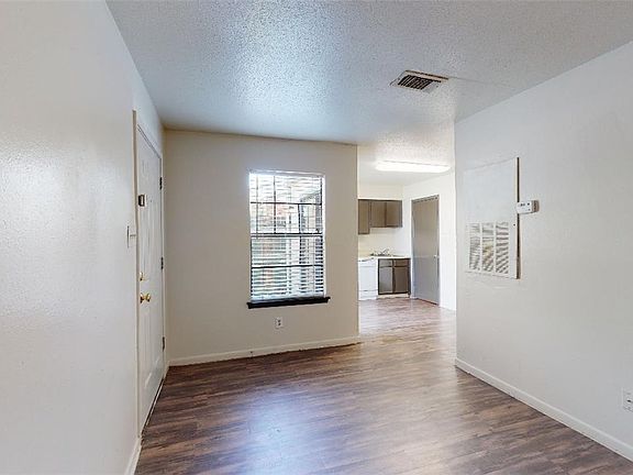 3rd image of 725 Peppertree Dr APT 15