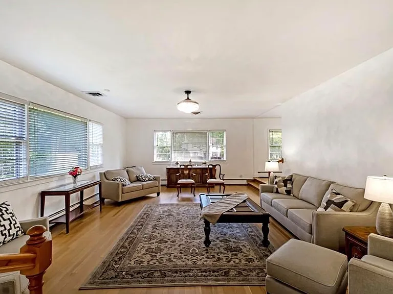 300 Edgedale Dr — Photo 11