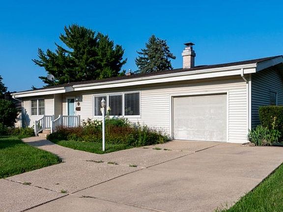3rd image of 928 Woodland Dr
