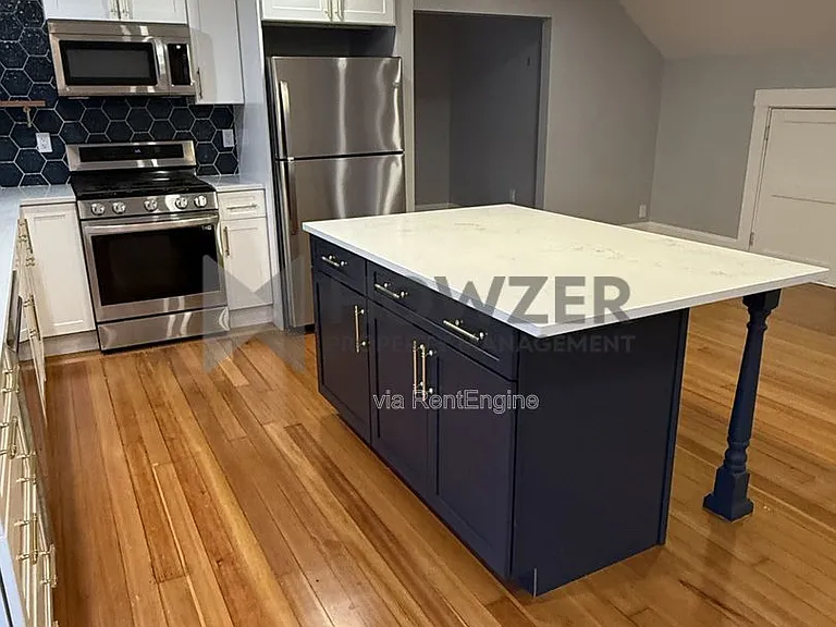 50 E Clinton St #4 — Photo 4