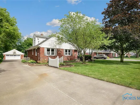 905 Maple St, Perrysburg, OH 43551