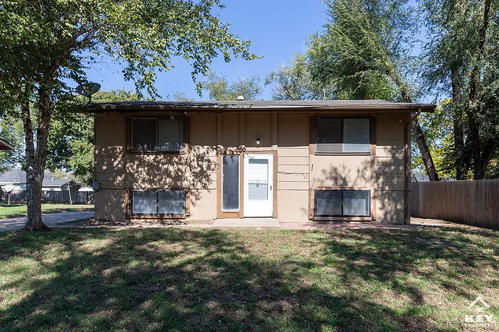 5 bed, 1551 sqft, $1,350 — Photo 1