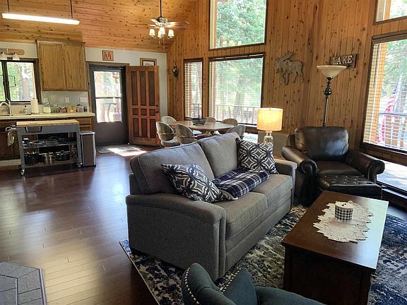 5th image of 3226 Woodlake Dr