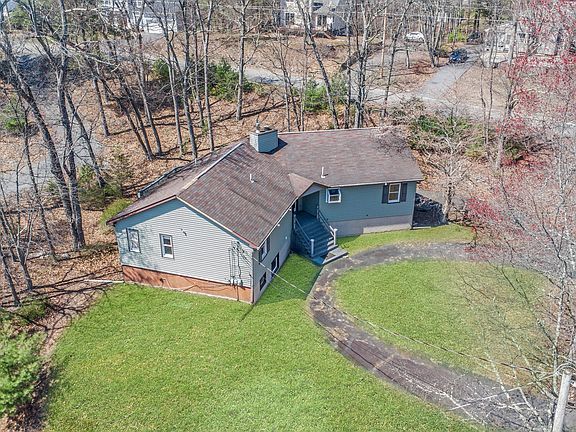 2nd image of 1093 Lancaster Dr