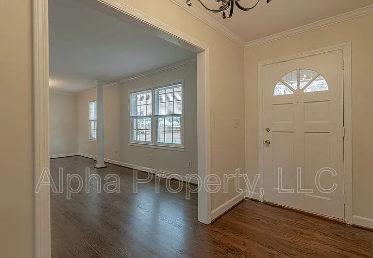 400 Fairhaven Dr — Photo 3