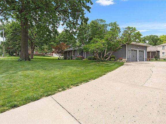 3rd image of 3830 W 48th St