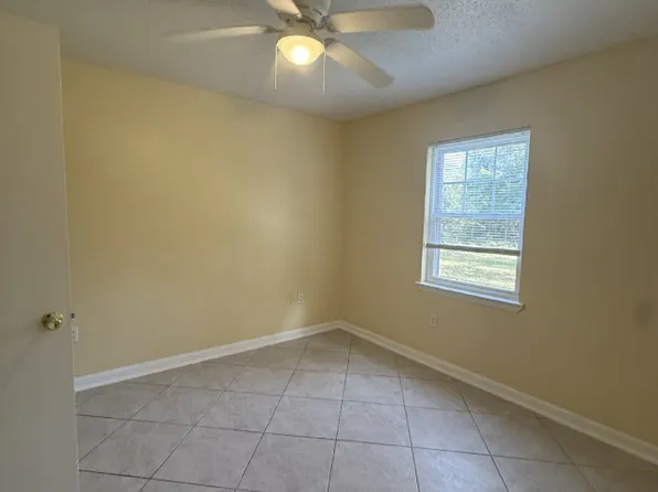 122 Woodhouse Ln #B, Savannah, GA 31406