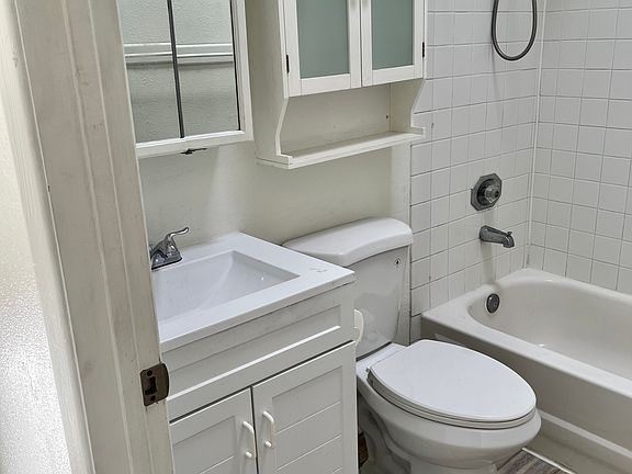 5th image of 3409 N Fontana Ave #4