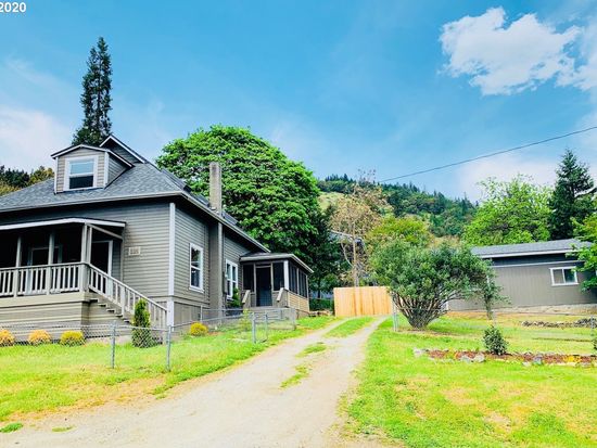 335 Nw Division St Myrtle Creek Or 97457 Zillow