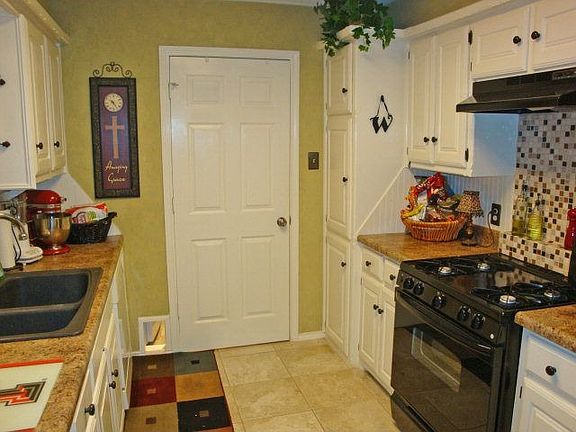 3rd image of 9805 Knoxville Ave