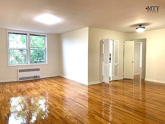 1st image of 5505 Woodside Ave APT 418