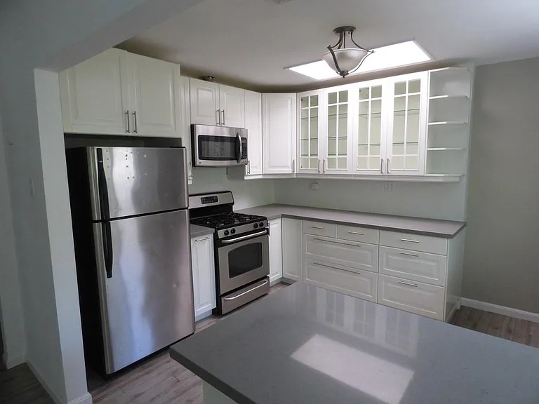 822 N Gardner St — Photo 5