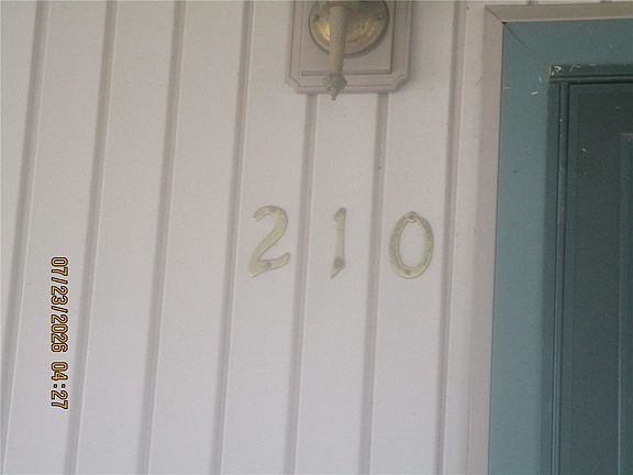 3rd image of 210 William St
