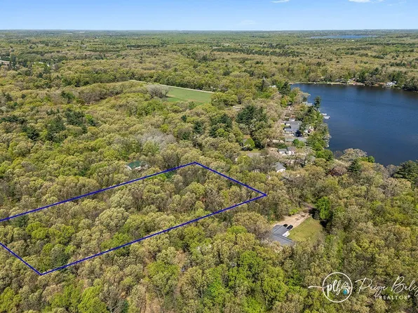 13332 Hilltop Dr, Gowen, MI 49326