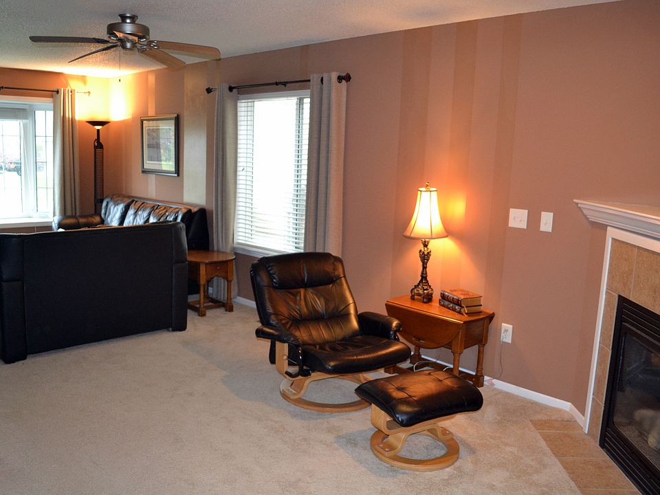 Spacious living room
