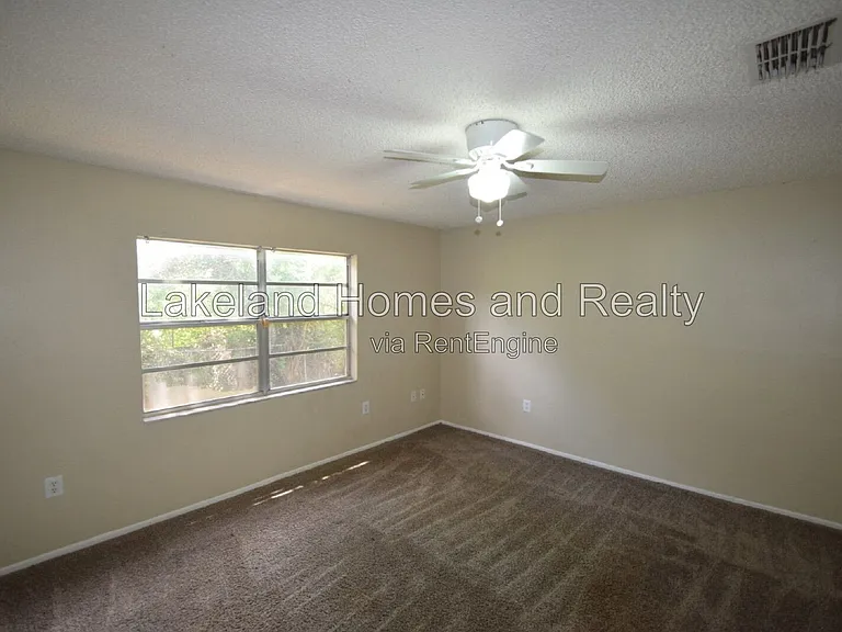 1204 Honeytree Ln W — Photo 17
