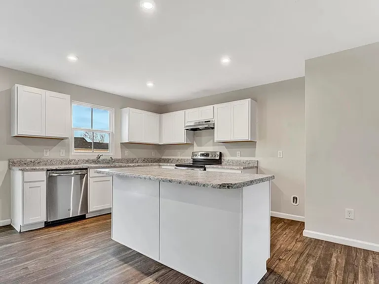8 Torrington Dr — Photo 18