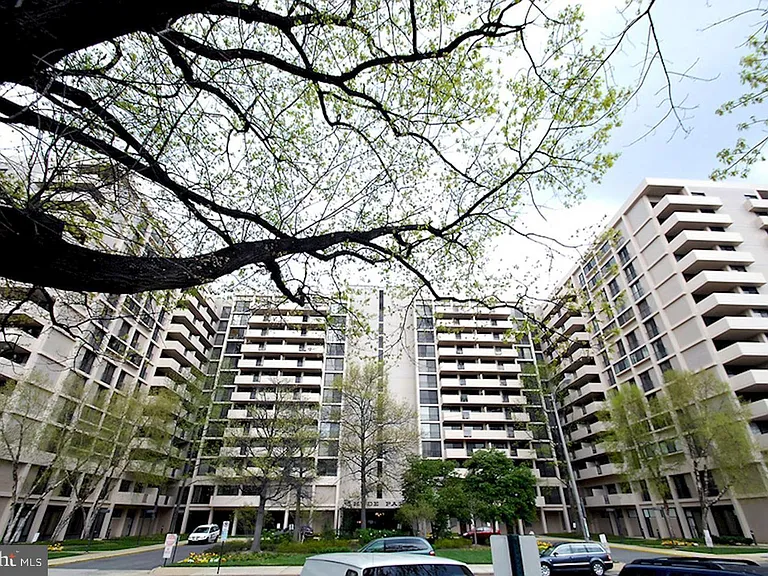 4141 N Henderson Rd #1206 — Photo 4