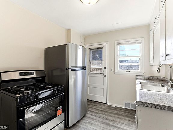 5th image of 1498 Reaney Ave E
