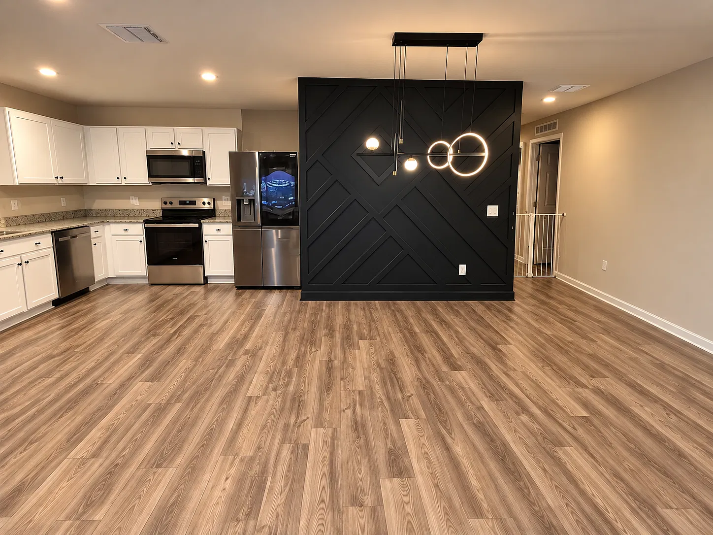 3 bed, 1263 sqft, $2,000 — Photo 2