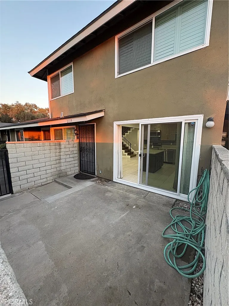 2 bed, 1.5 bath, 966 sqft, $3,000 — Photo 3