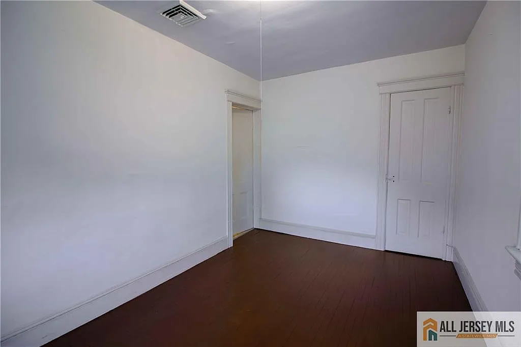 1 bed, 1.0 bath, 1468 sqft, $1,400 — Photo 2