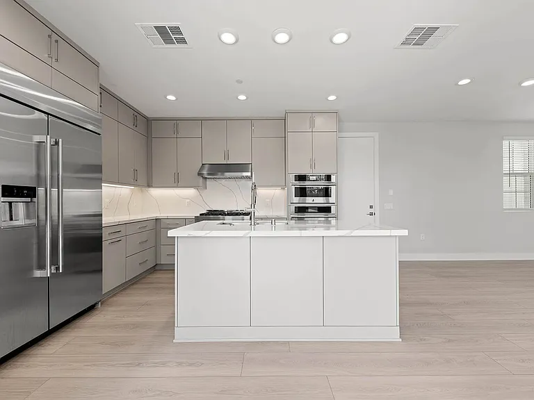 585 Patten Ave — Photo 9