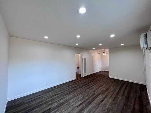 3rd image of 11521 Cumpston St APT 5