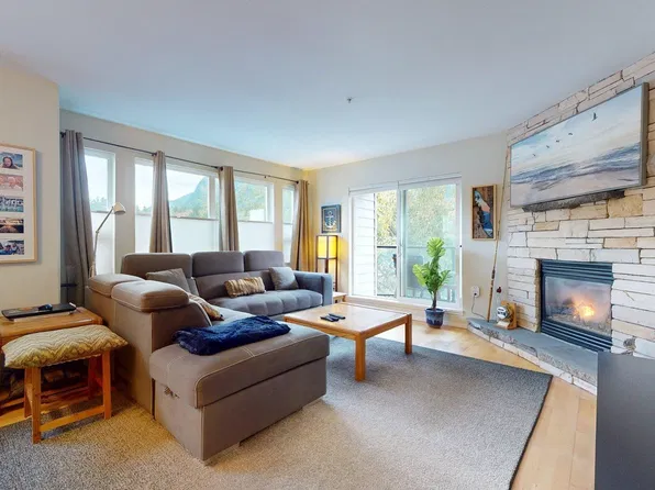 1468 Pemberton Ave #201, Squamish, BC V8B 0K2