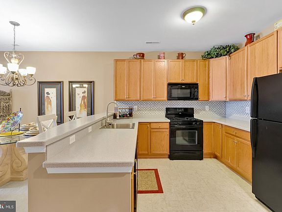 5th image of 223 Garden Park Blvd
