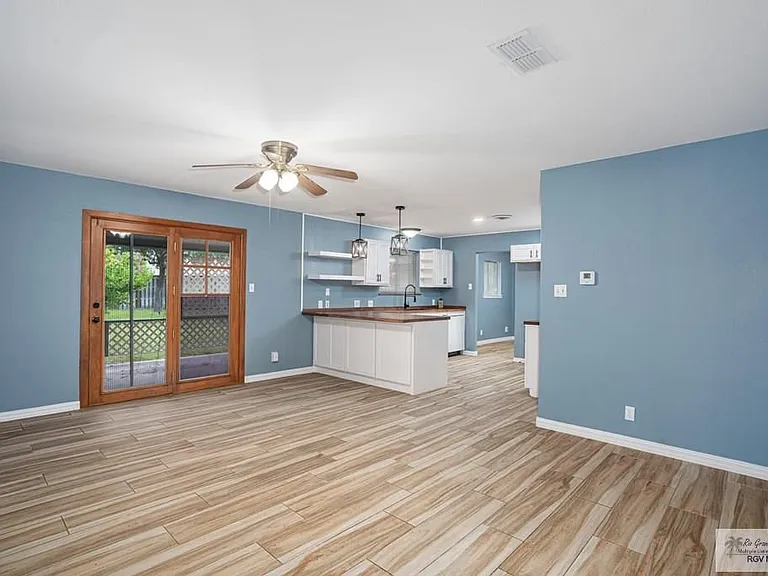 2202 Ella St — Photo 3