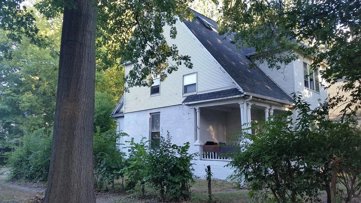 6 bed, 2900 sqft, $3,204 — Photo 1