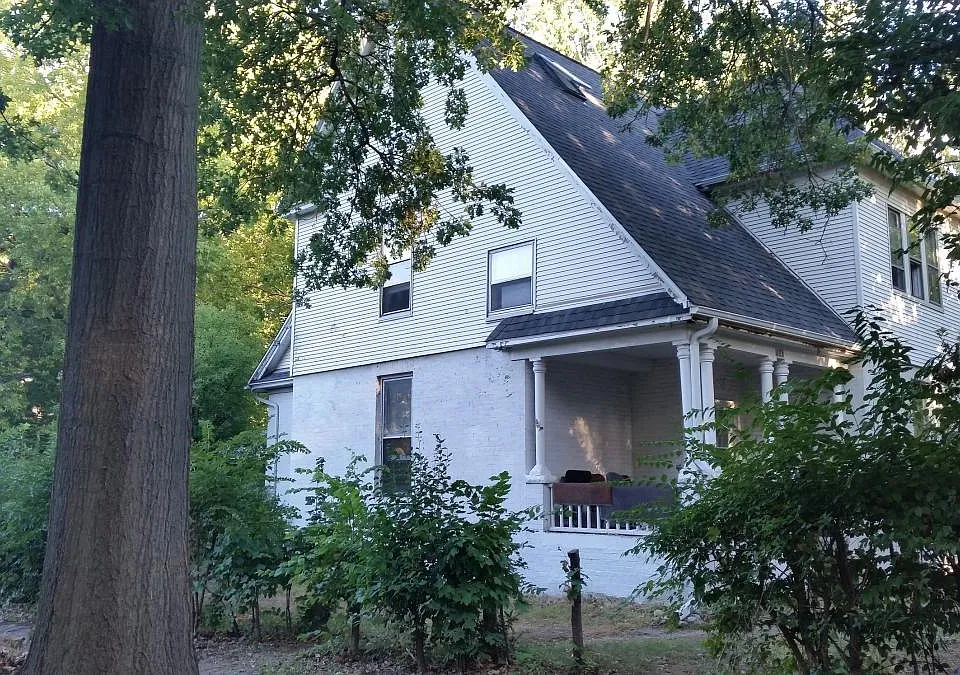 402 S Busey Ave