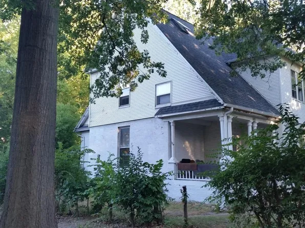 402 S Busey Ave, Urbana, IL 61801